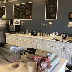 Smylie's Ice Cream Shop - Glance behind the counter
