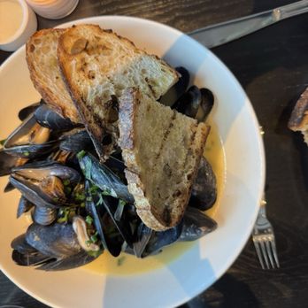 Row 34 - Seafood Near Me - Burlington, Massachusetts