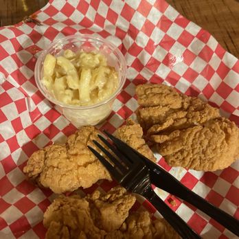 Edley’s Bar B Que - Chicken strips and side of Mac & cheese - Barbeque Near Me - Glen Carbon, Illinois Edley’s Bar B Que - Chicken strips and side of Mac & cheese - Barbeque Near Me - Glen Carbon, Illinois