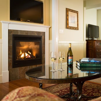 Grand Harbor Inn - Grand Suite Livingroom with Gas Fireplace - Hotels Near Me - Camden, Maine Grand Harbor Inn - Grand Suite Livingroom with Gas Fireplace - Hotels Near Me - Camden, Maine