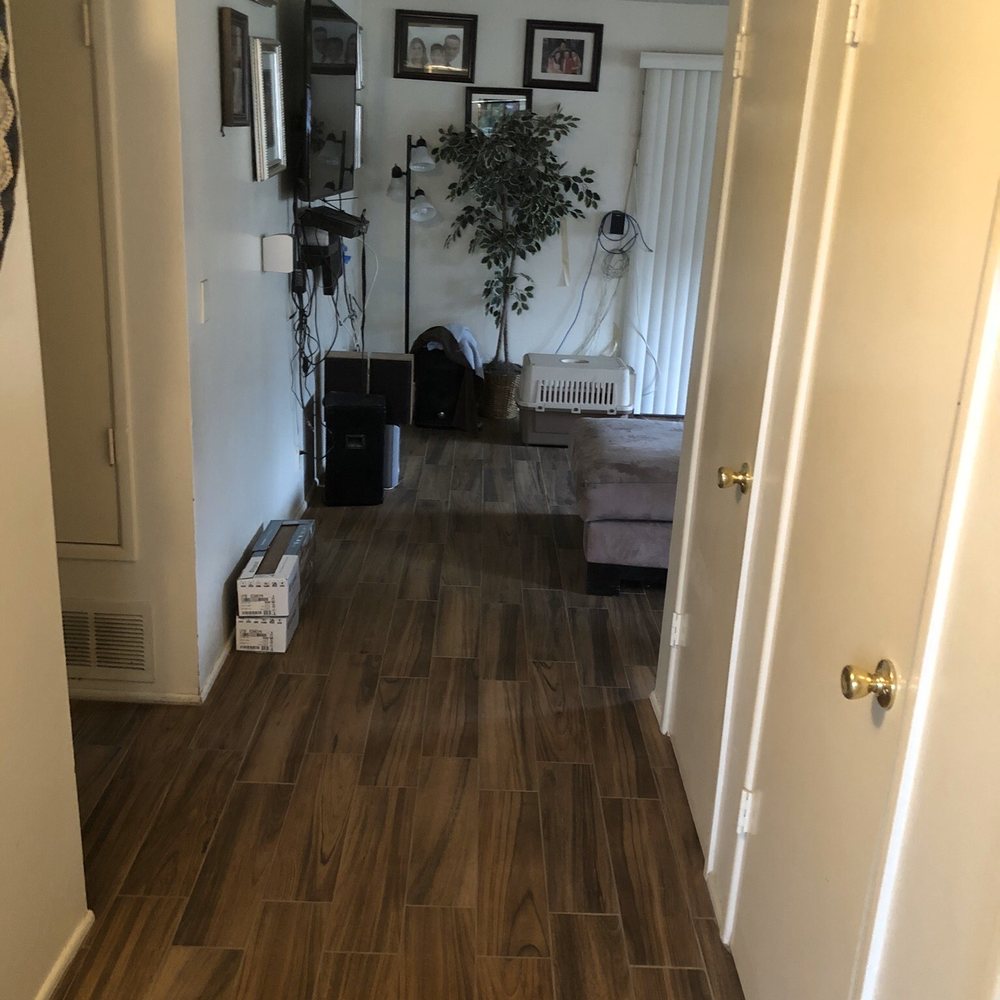 Sartin Tile Co - Entry way leading into the living room - Kitchen & Bath Near Me Sartin Tile Co - Entry way leading into the living room - Kitchen & Bath Near Me