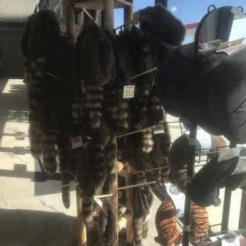 Big Madre Tacos y Tortas - Roadster Travel Center and Truck Stop - Coon hats and neck pillows - Gas Stations Near Me - Jarrell, Texas