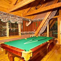 Smoky Creek Cabins - Game room at Smoky Creek Cabins