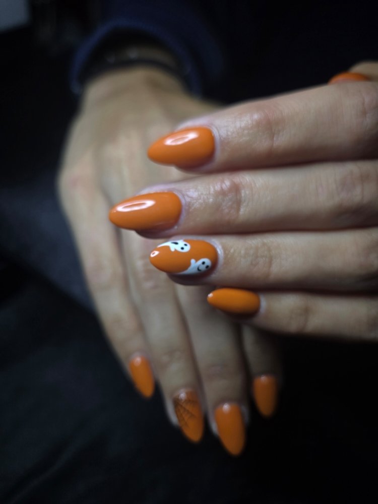 Crimson Raven Nails Logo