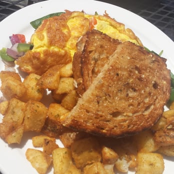 Celtic Corner Public House - omelet with toast & home fries - Pubs Near Me - Dartmouth, Nova Scotia