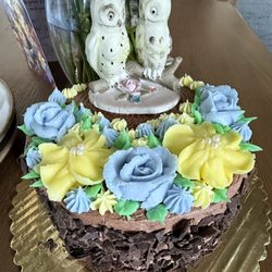 Hidden Valley Bakery - Amazing Gluten Free Chocolate Cake and Buttercream 25th Anniversary!!! Yum!