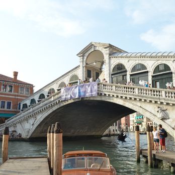 Ponte di Rialto - Rialto bridge - Landmarks & Historical Buildings Near Me - Venezia, VE Ponte di Rialto - Rialto bridge - Landmarks & Historical Buildings Near Me - Venezia, VE