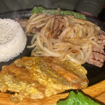 La Choza Del Gordo - Grilled Steak and onions - comes in a sizzling platter with white rice and tostones - 01/13/2026 - Colombian Near Me - Bellerose, New York La Choza Del Gordo - Grilled Steak and onions - comes in a sizzling platter with white rice and tostones - 01/13/2026 - Colombian Near Me - Bellerose, New York
