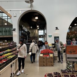 L'OCA Quality Market - Looking down towards the baked goods area