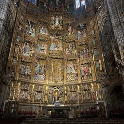 Catedral Santa María de Toledo - Main altar with gold art work