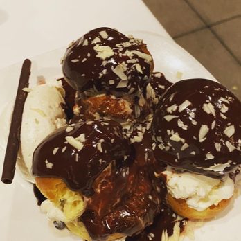 Summit House - Profiteroles au Chocolate - Steakhouses Near Me - Fullerton, California Summit House - Profiteroles au Chocolate - Steakhouses Near Me - Fullerton, California
