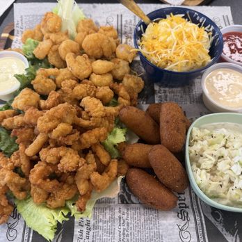 Compass Grill - Fried Shrimp & Clam Strips with Mac and Cheese & Slaw - American Near Me - Cedar Point, North Carolina