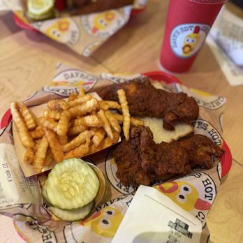 Dave's Hot Chicken - Chicken Shop Near Me - Chesapeake, Virginia Dave's Hot Chicken - Chicken Shop Near Me - Chesapeake, Virginia