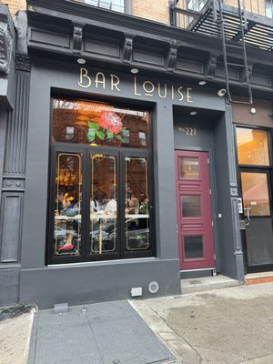 Bar Louise by null
