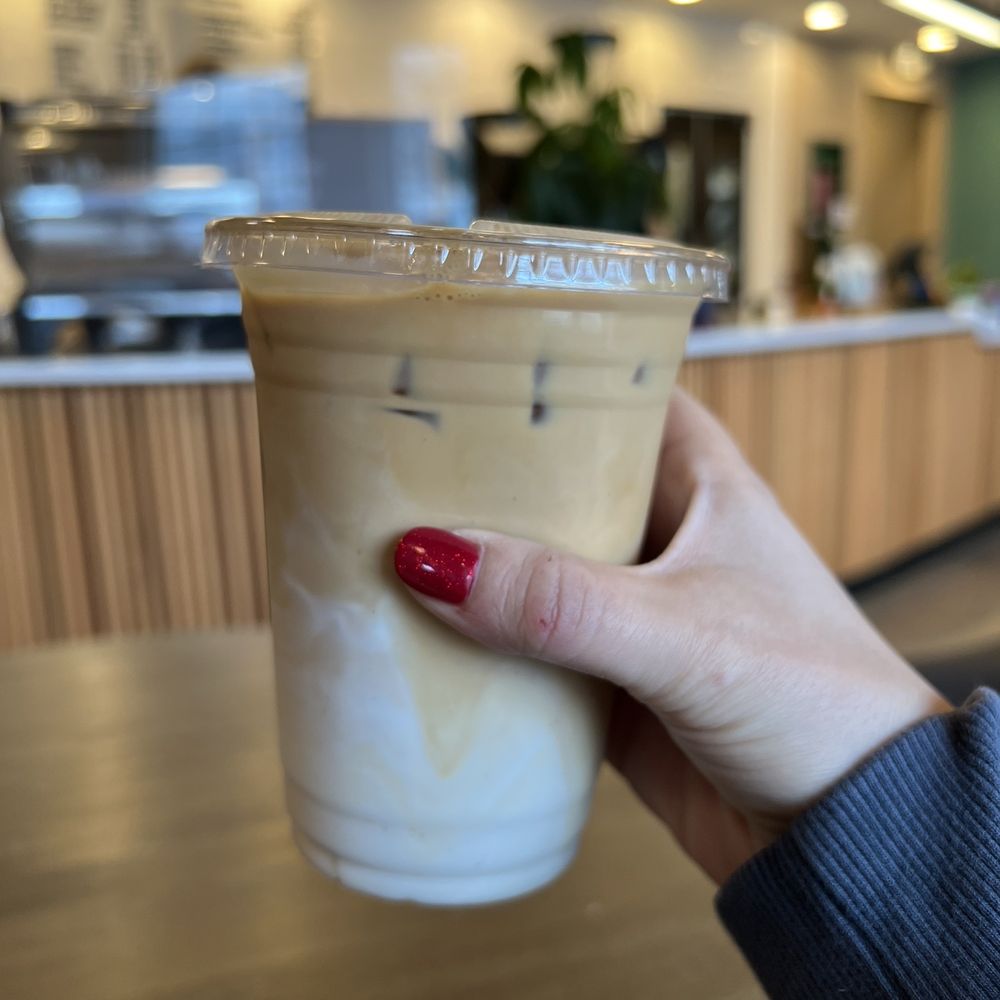 29th Parallel Coffee - Vienna - Iced vanilla latte - Coffee & Tea Near Me - Vienna, Virginia