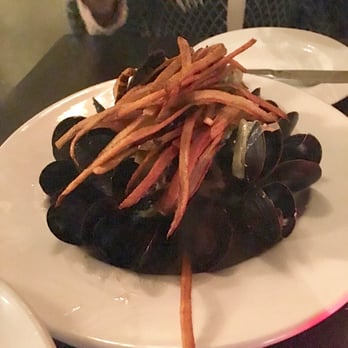 Jerry's Bar - Moules Frites - Cocktail Bars Near Me - Philadelphia, Pennsylvania