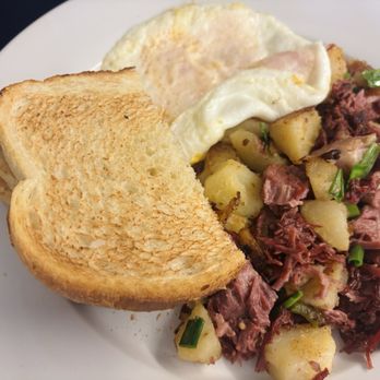 The Worker Bee Cafe - Corned Beef Hash - Breakfast & Brunch Near Me - Carpinteria, California