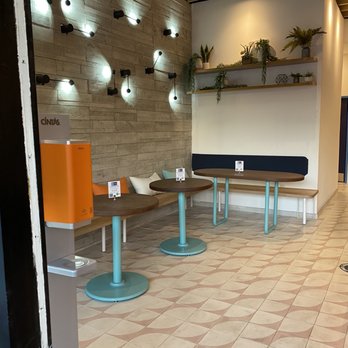 Dash Coffee Bar - Super cute indoor area - Coffee & Tea Near Me - Pasadena, California