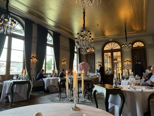 Cheval Blanc by Peter Knogl by null