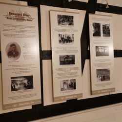 Zum Deutschen Haus - Familiengeschichte im Innenhof