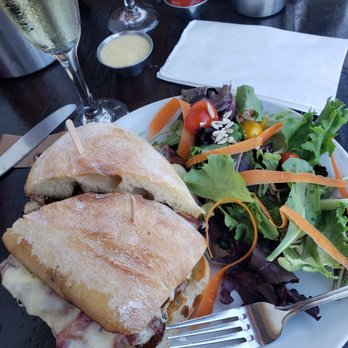 Yellow Belly - Chicken sandwich and salad - American Near Me - Santa Barbara, California Yellow Belly - Chicken sandwich and salad - American Near Me - Santa Barbara, California