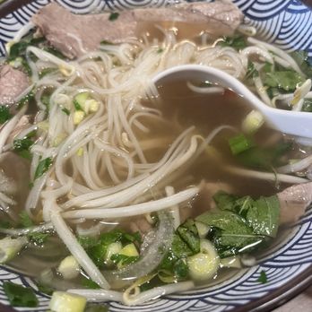 Vui Ve - Pho with rare steak and brisket in beef broth - Vietnamese Near Me - Los Angeles, California Vui Ve - Pho with rare steak and brisket in beef broth - Vietnamese Near Me - Los Angeles, California