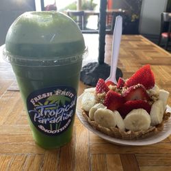 Tropical Paradise Fresh Fruits & Smoothies