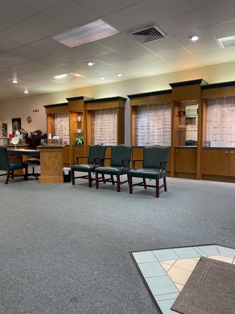 OPTICAL DIMENSIONS Updated September 2024 17 Photos 6750 Airport