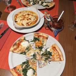 Restaurant Bino's Pizzeria - Pizza and Lasagne.