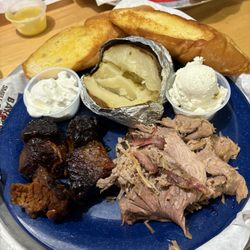 Bandana's Bar-B-Q - Huge dinner portion.