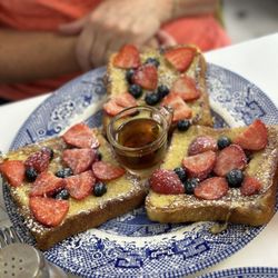Genettis Bistro And Cafe - French Toast with seasonal fruit