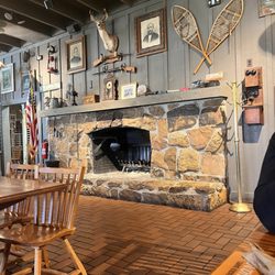 Cracker Barrel Old Country Store - Neat decor ~! Very cozy.