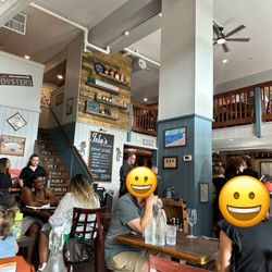 Isla's On The Square - Interior