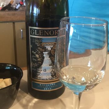 Glenora Wine Cellars - Glenora riesling - 2 of 6 from least to most sweet. - Wineries Near Me - Dundee, New York