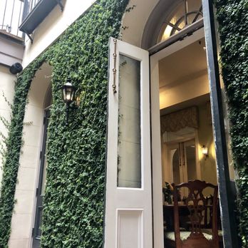 Fulton Lane Inn - Courtyard for wine & cheese reception at Kings Courtyard Inn - Hotels Near Me - Charleston, South Carolina