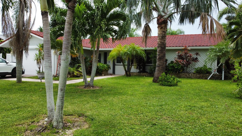 Slide of D’ Roofing Group