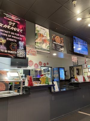 Round Table Pizza by null