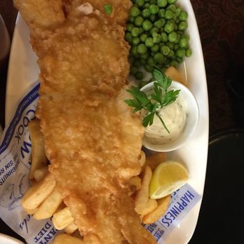 St Stephen's Tavern - Fish and chips were great but could have gone without the peas. - Fish & Chips Near Me - London, XGL