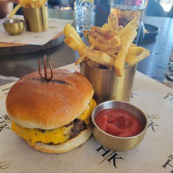 Gordon Ramsay Hell's Kitchen - Burger & Fries around $25 (Worth it) - Desserts Near Me - Washington, DC, District of Columbia