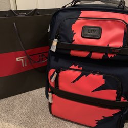 The Tumi Store - Love in a photo!