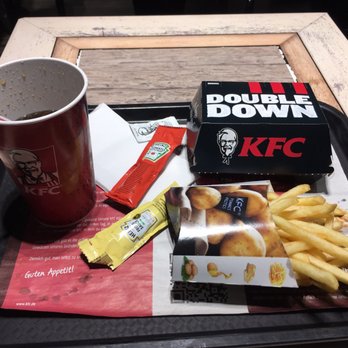 KFC - Double Down Menü mit Fritten und Drink - Fast Food Near Me - Munich, BY KFC - Double Down Menü mit Fritten und Drink - Fast Food Near Me - Munich, BY