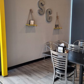 Say Cheese Mac & Melt - Dining area - Cheese Shops Near Me - West Fargo, North Dakota