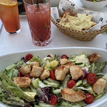 Mauritius - Salat mit Putenstreifen und Brot + Cocktail "Indian Summer" - Cocktail Bars Near Me - Freiburg, BW