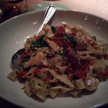 Scaddabush - Pesto pollo: yummy fresh pasta - Italian Near Me - Richmond Hill, Ontario Scaddabush - Pesto pollo: yummy fresh pasta - Italian Near Me - Richmond Hill, Ontario