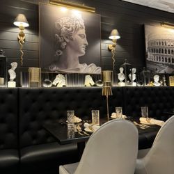 Ambiance of dining area