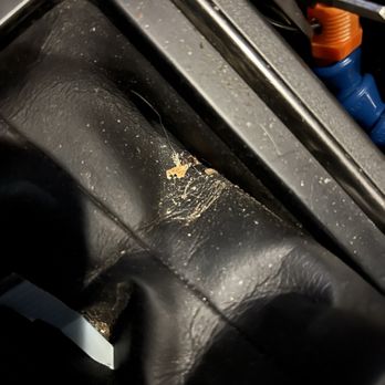 Sparkling Image Car Wash - Gear shift area with missed dirt. - Car Wash Near Me - Lynn, Massachusetts Sparkling Image Car Wash - Gear shift area with missed dirt. - Car Wash Near Me - Lynn, Massachusetts