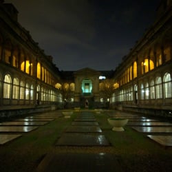 Hôpital Hôtel-Dieu - Courtyard