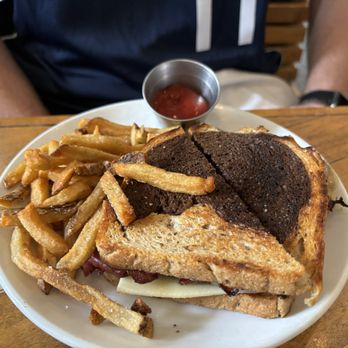 Oddfellows - Reuben sandwich - Breakfast & Brunch Near Me - Dallas, Texas Oddfellows - Reuben sandwich - Breakfast & Brunch Near Me - Dallas, Texas