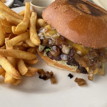 Beach Store Cafe - Beach store burger - Seafood Near Me - Lummi Island, Washington