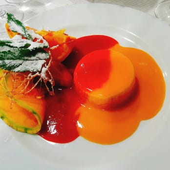 Girasole - Pannacotta, coulis de mangue et fruits rouges - Italian Near Me - Paris 05, 75 Girasole - Pannacotta, coulis de mangue et fruits rouges - Italian Near Me - Paris 05, 75
